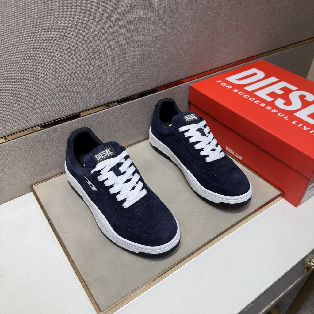 Diesel Men's Navy Blue and White Low-Top Sneakers